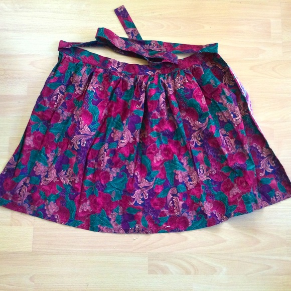 Super cute Holiday Apron Floral Fall - Picture 2 of 5